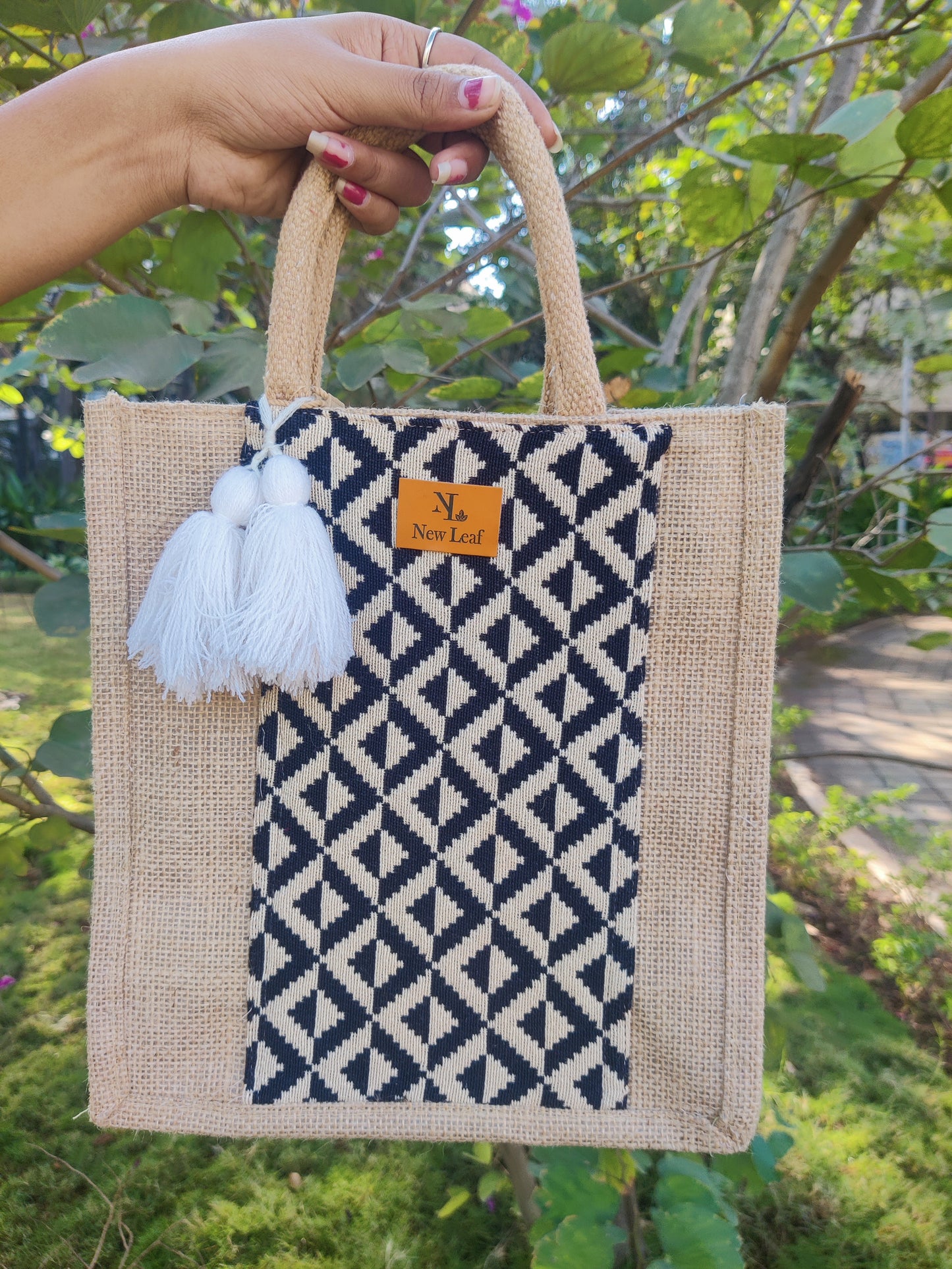 Black & White Jute Bag with zipper- Small